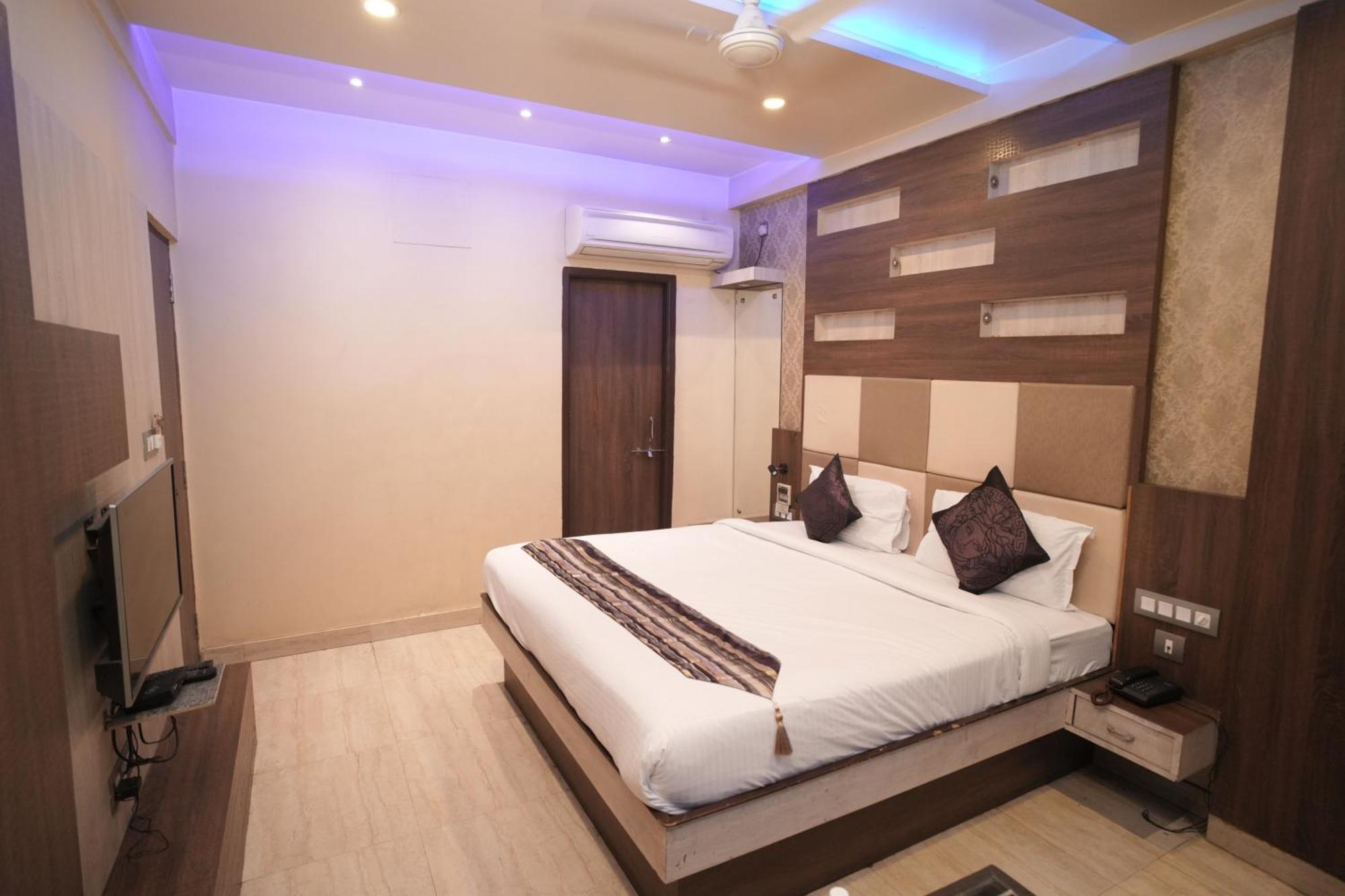 Hotel Rajkamal Near Varanasi Railway Station 外观 照片